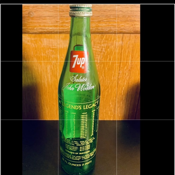 VINTAGE 7 UP COMMEMORATIVE Bottle - Picture 1 of 13